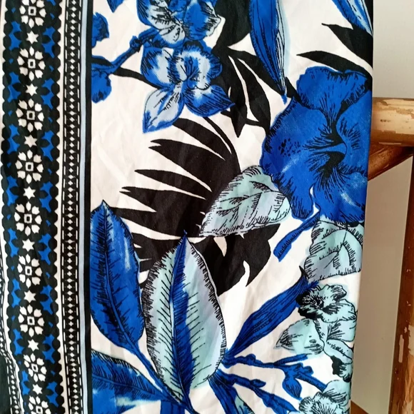 Floral Blue and White New Silky Scarf - Picture 6 of 9